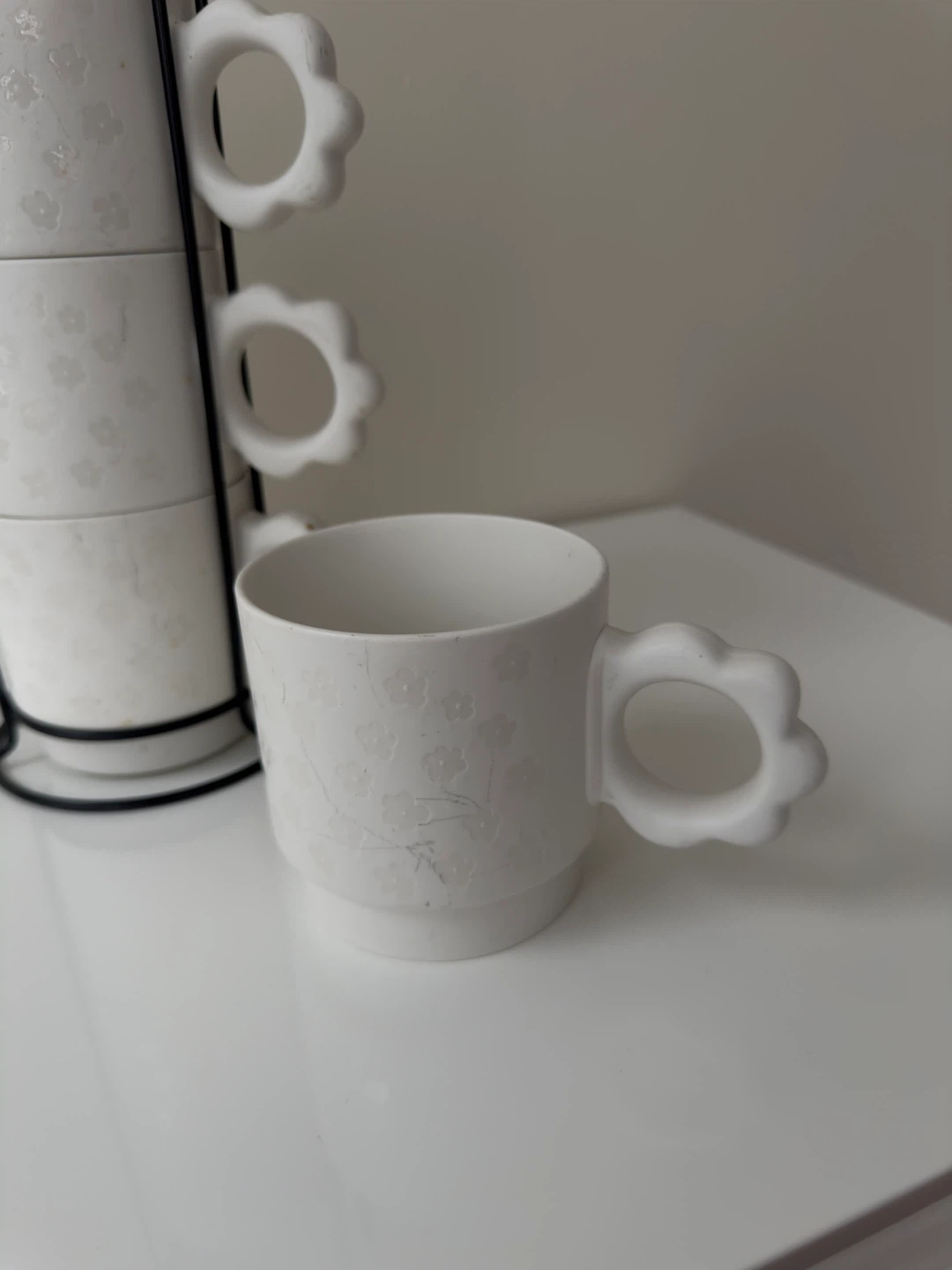 Set of 4 White Floral Mugs with Black Rack - photo 3