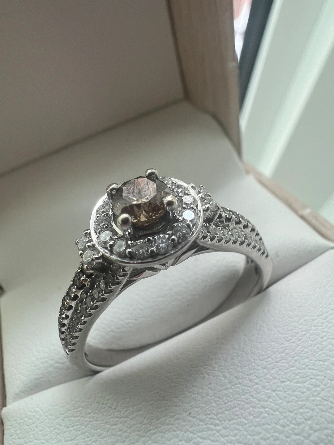 14 k diamond ring 1.00 CTW w/appraisal