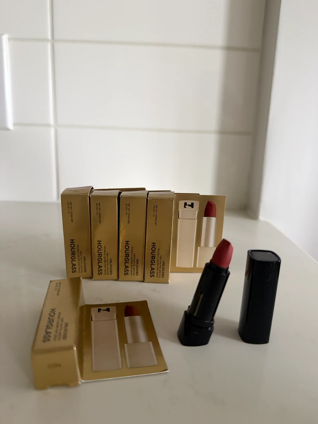 Hourglass Unlocked Satin Lipstick - Foxglove 356