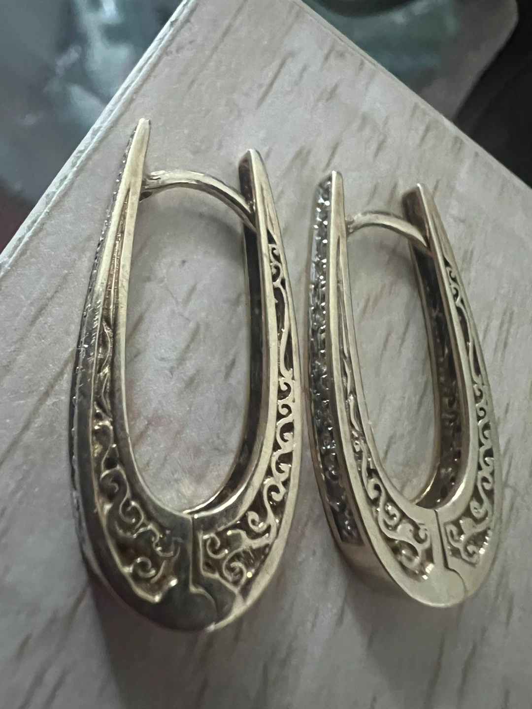 10 k Gold Tone Oval Hoop Earrings with Scrollwork Detail - photo 5