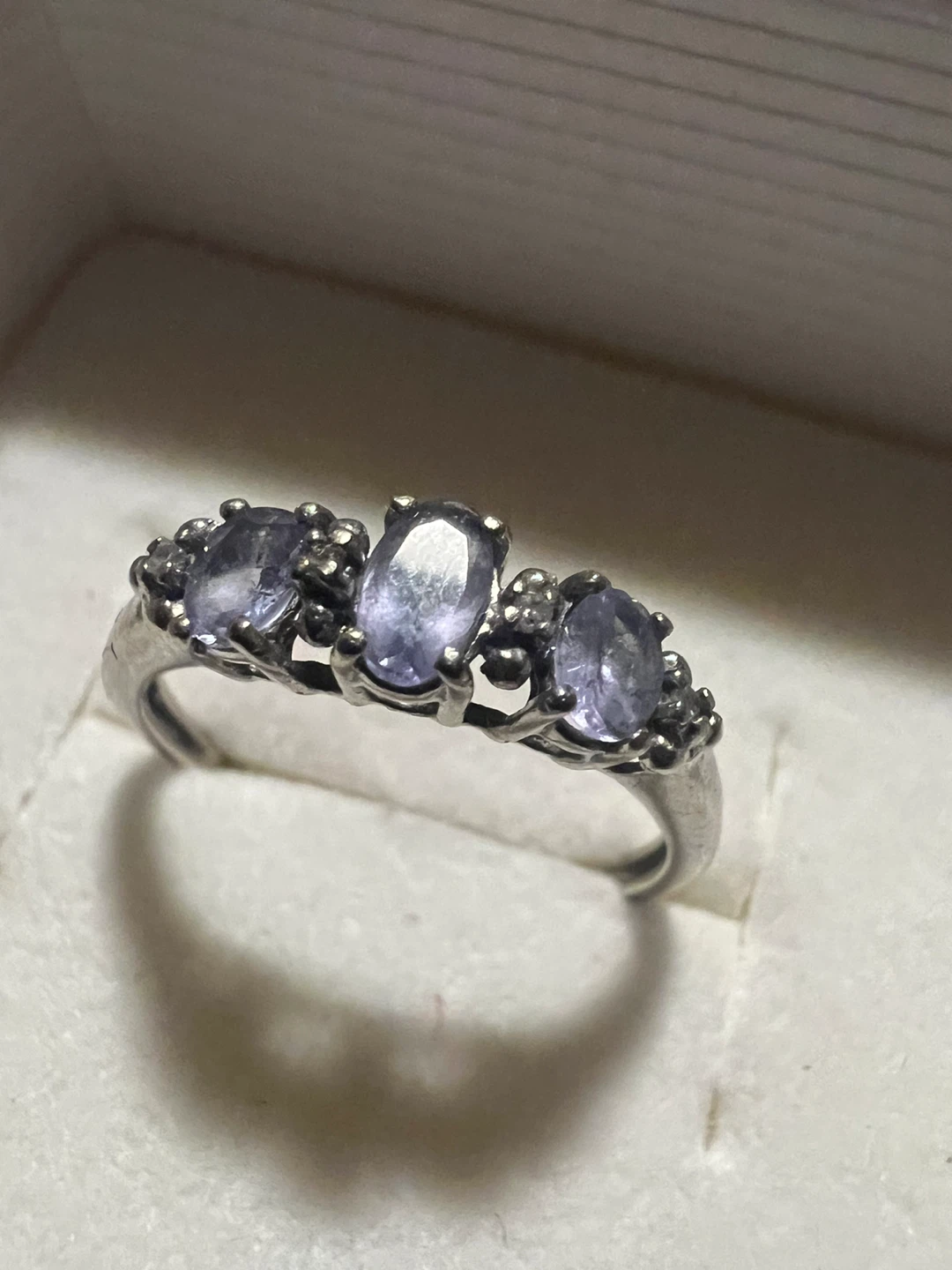10 k tanzanite and diamonds ring