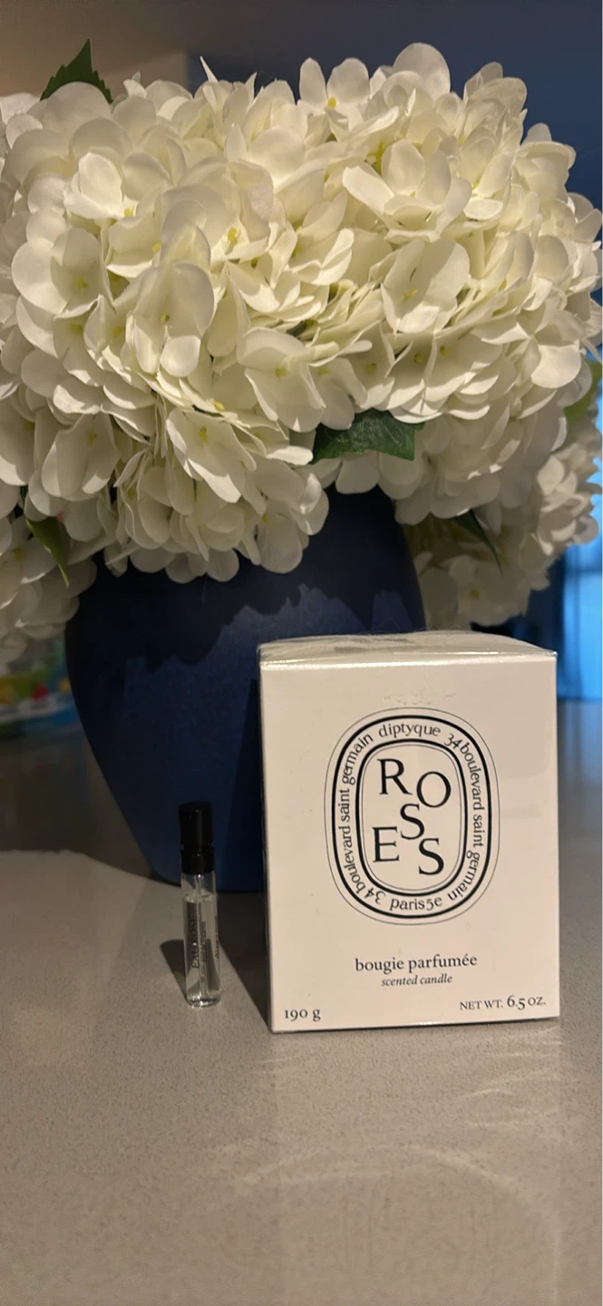 Diptyque Roses Scented Candle 6.5 oz plus perfume sample