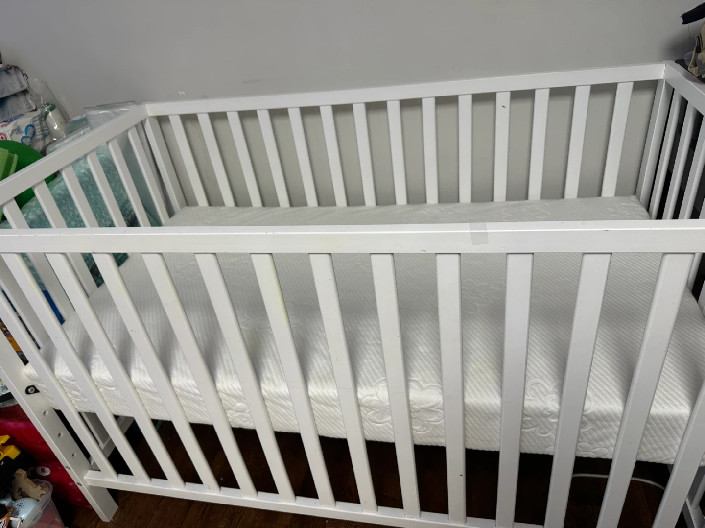 White solid Wooden Baby Crib with Mattress - photo 2