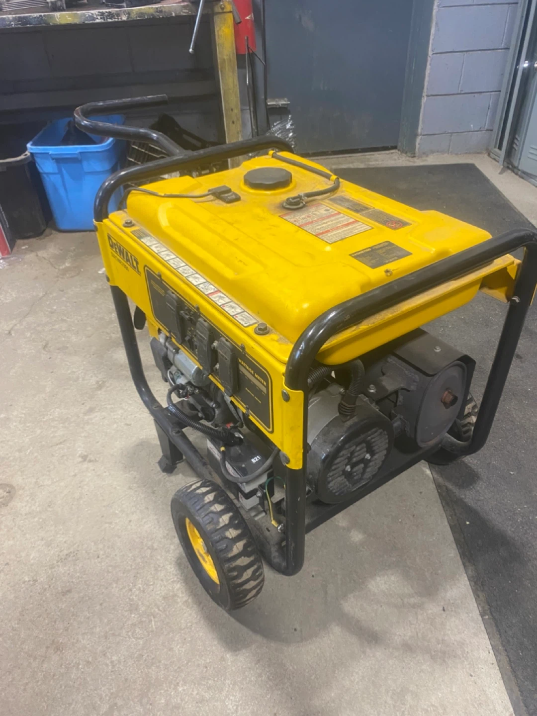 DeWalt DXCNR7000 Generator - photo 3