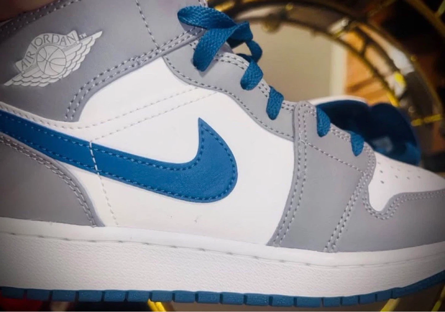 Jordan Air Jordan 1 Mid Sneakers Size 6.5Y/8W - photo 5