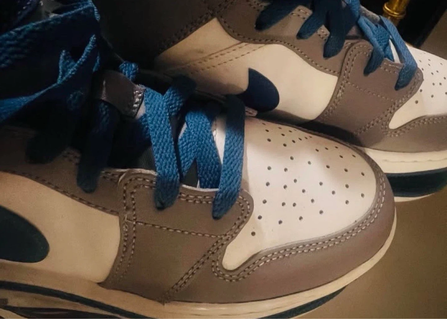 Jordan Air Jordan 1 Mid Sneakers Size 6.5Y/8W - photo 2