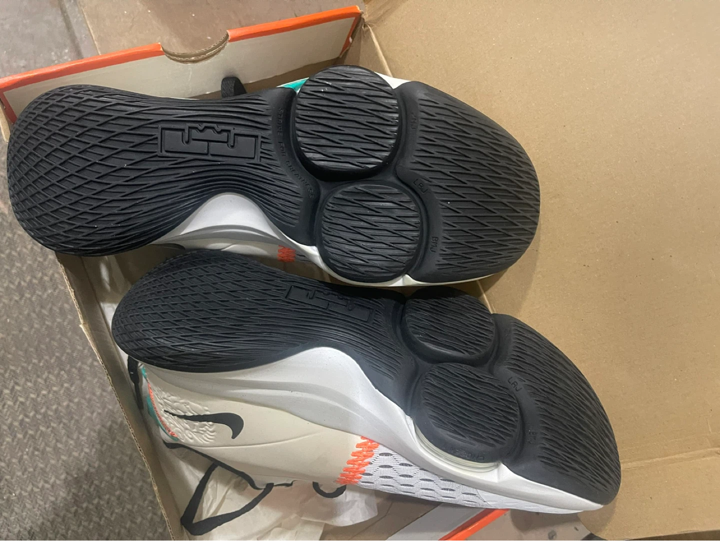 Nike LeBron Witness 5 size 9.5 - photo 4