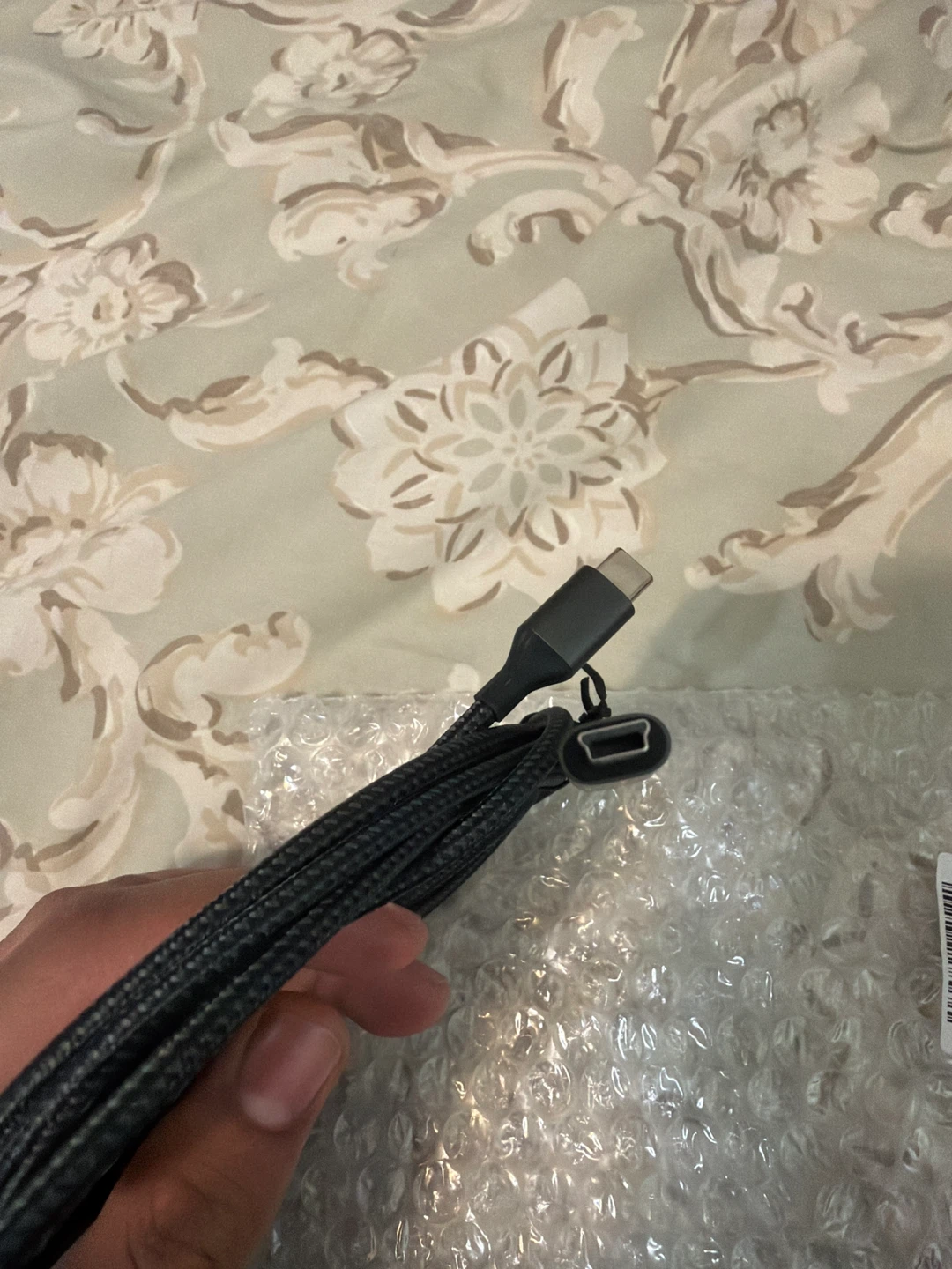 2x LP-E10 Batteries and USB Cable - photo 2