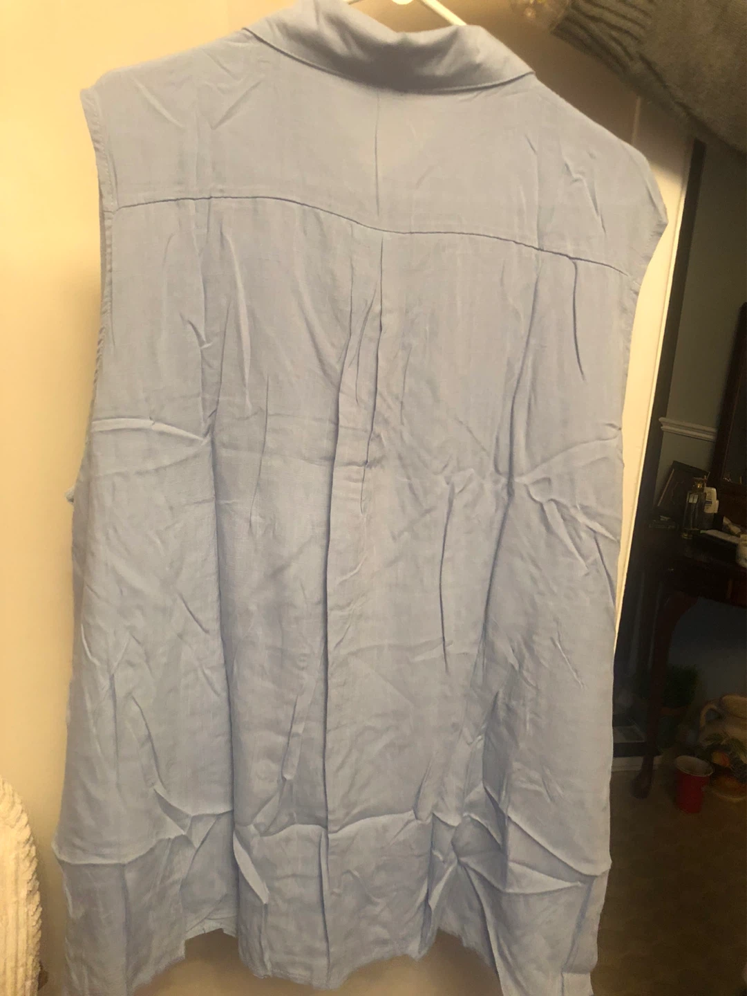 Sleeveless light blue collared 5 XL shirt