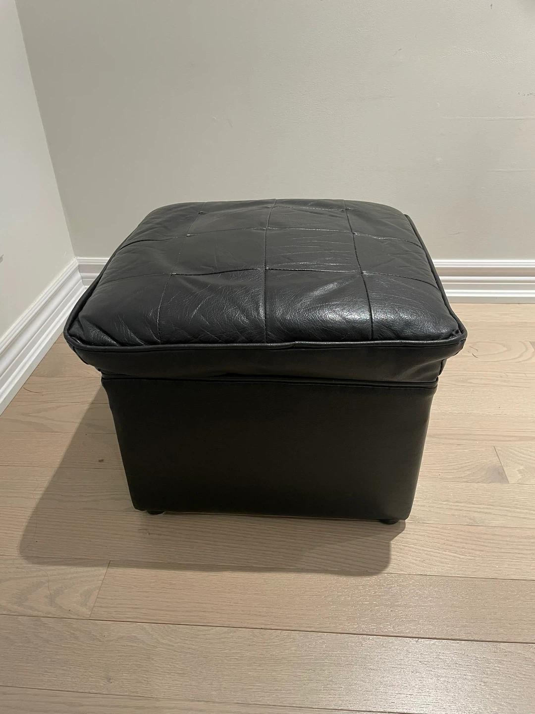 🆓 Black Ottoman