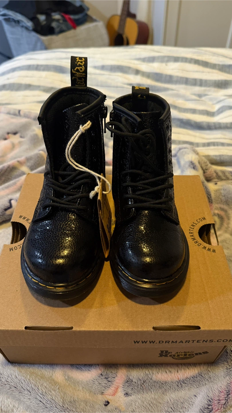 Dr. Martens 1460 T "Crinkle Metallic" Boots