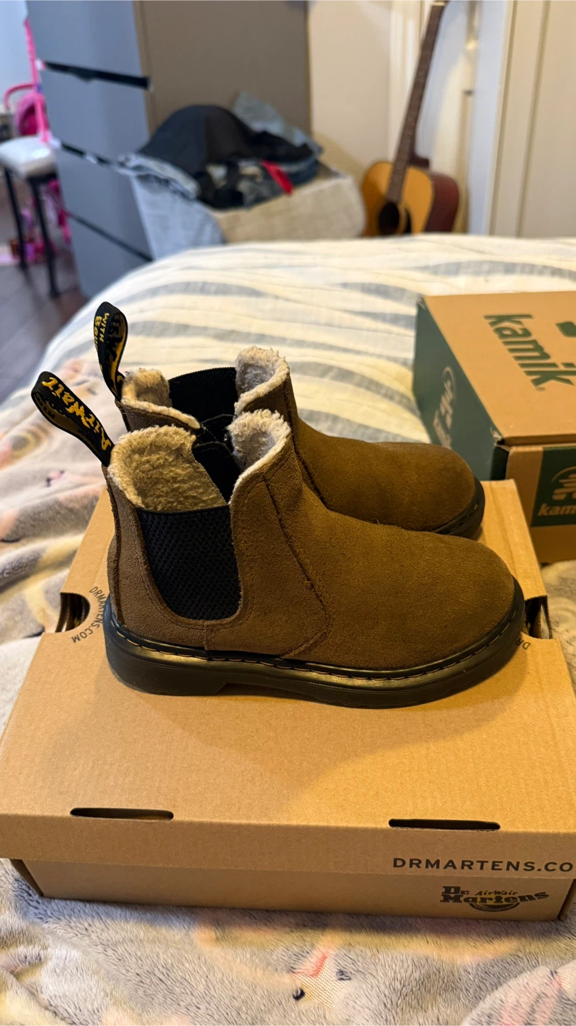 Dr. Martens 2976 Leonore J Kids Boots - Dark Khaki - photo 2