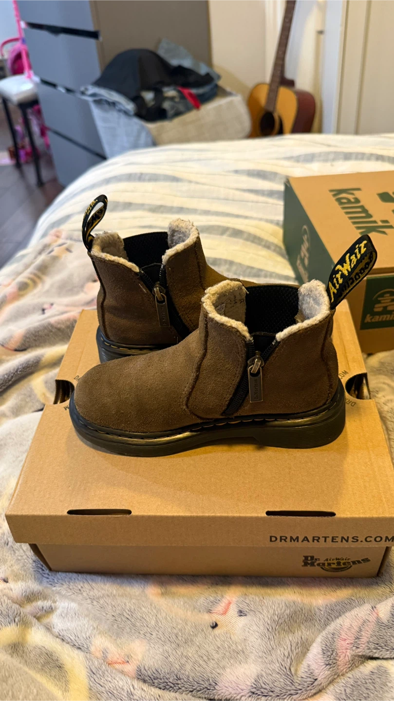Dr. Martens 2976 Leonore J Kids Boots - Dark Khaki - photo 4