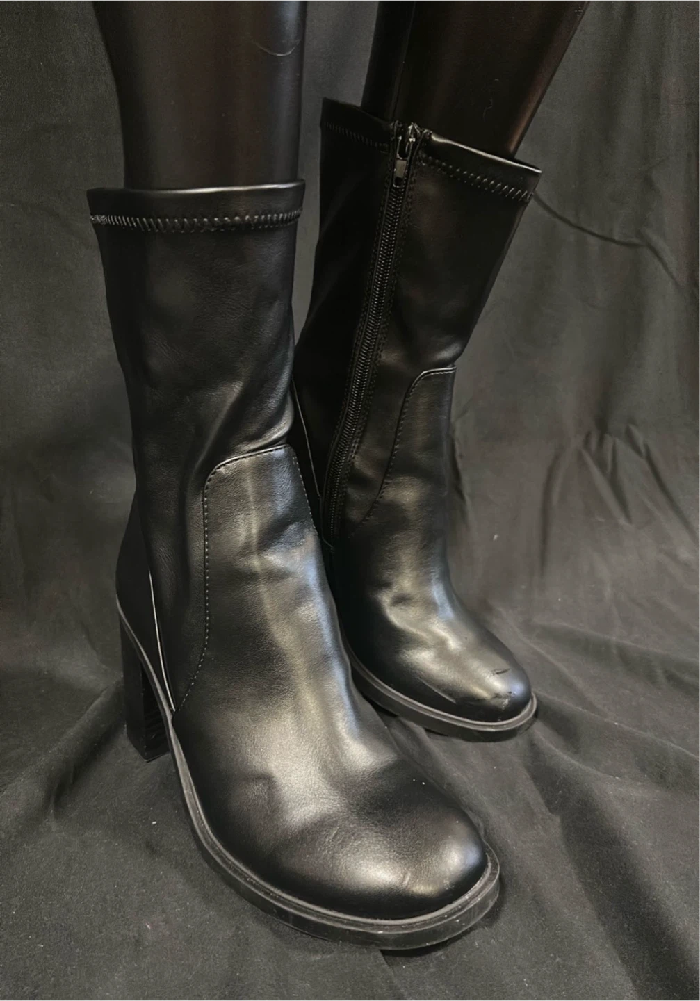 Black Heeled Boots - photo 2