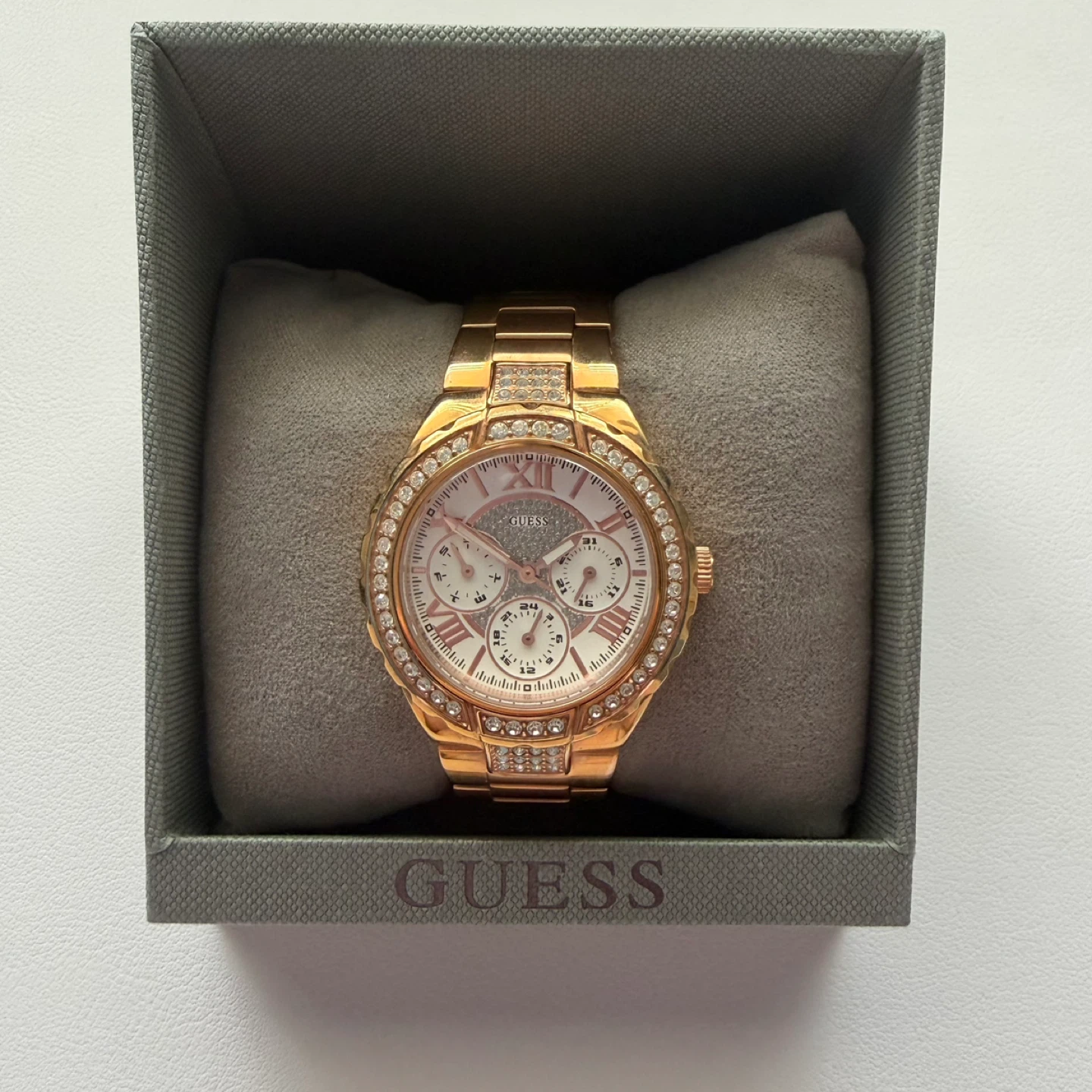 Guess women's watch W0111L3