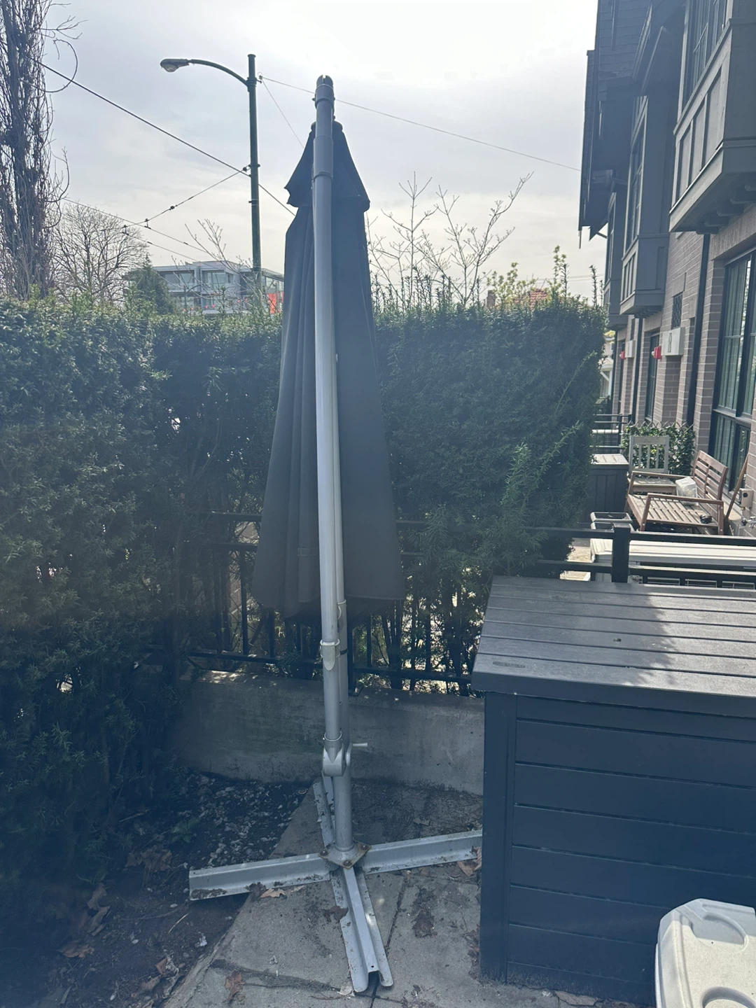 Large patio umbrella with stand no base。
