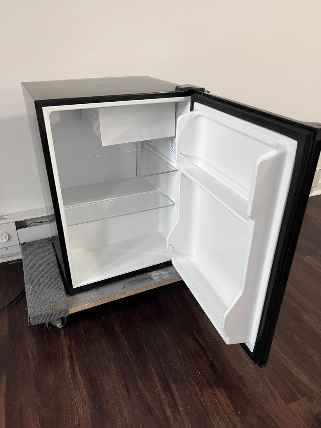 Haier Mini Fridge - photo 2