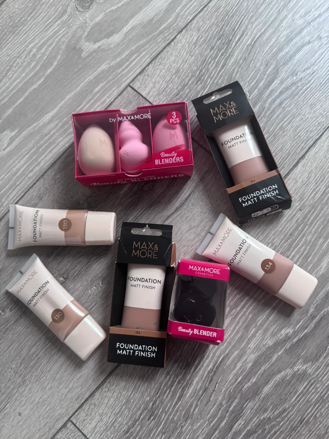 Foundation & Beauty Blenders NEW