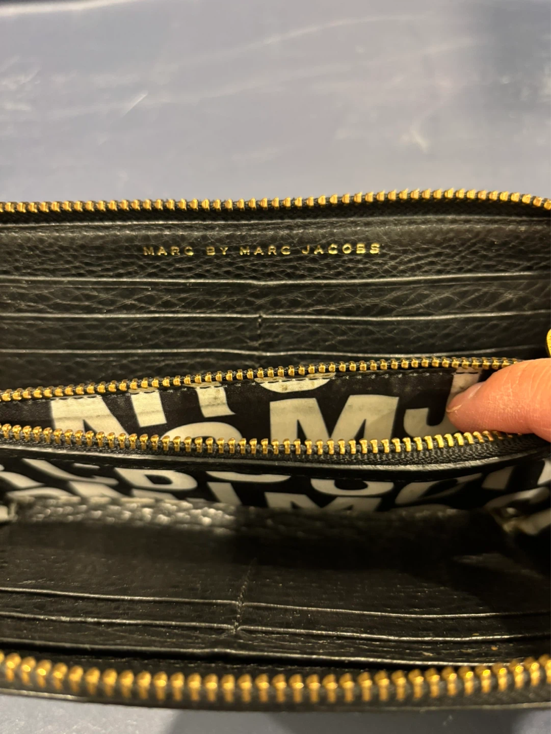 Marc by Marc Jacobs Black Leather Zip Around Wallet - photo 3