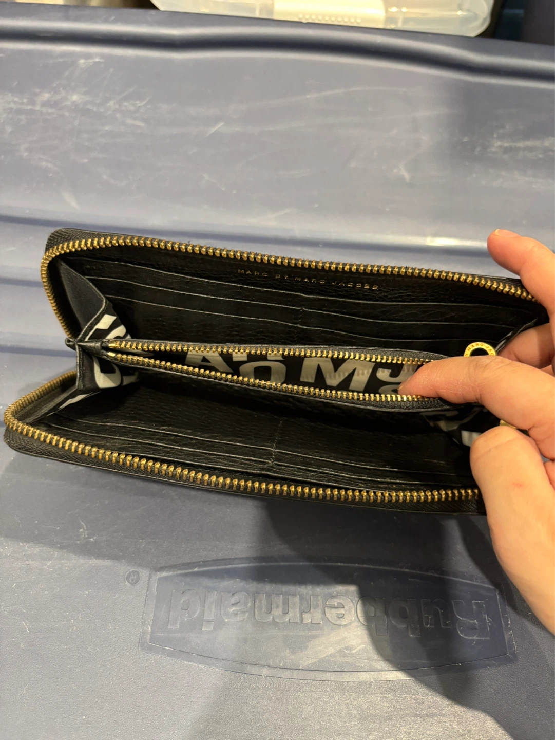Marc by Marc Jacobs Black Leather Zip Around Wallet - photo 2