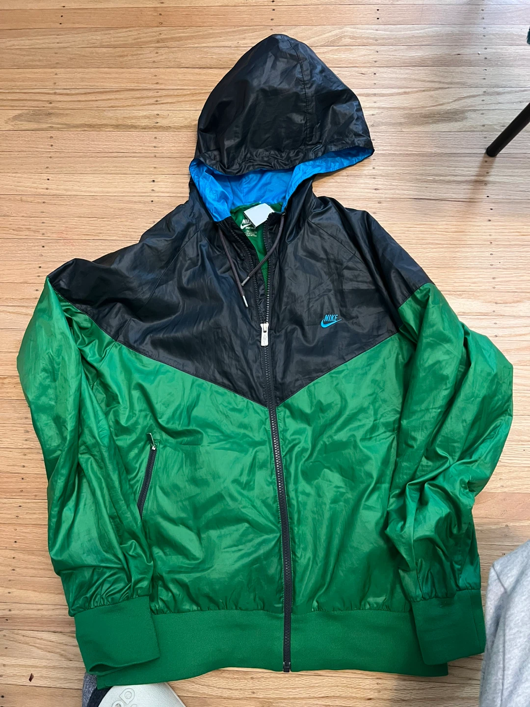 VINTAGE Nike Sportswear Windrunner Jacket XL