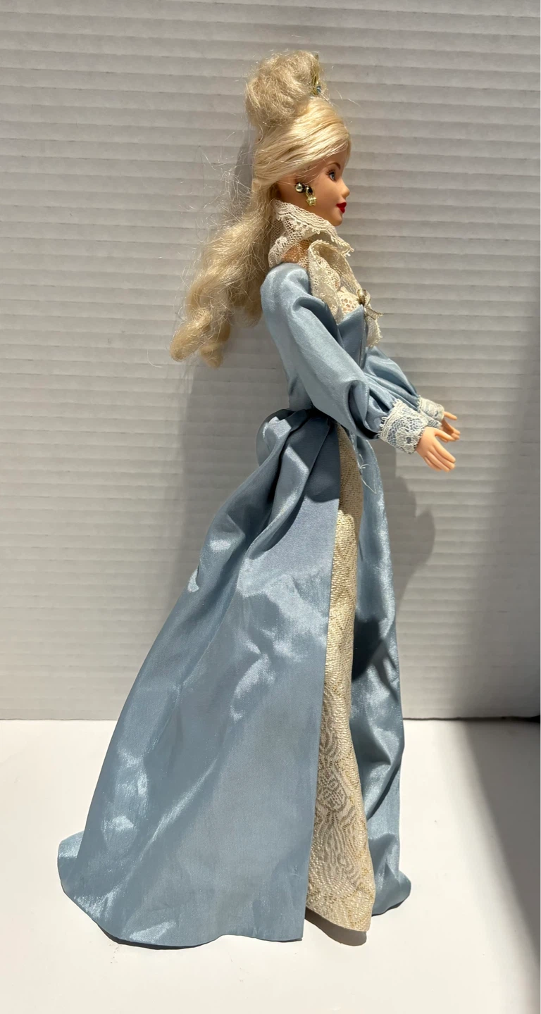 Barbie Vintage 2002 Dolls Of The World Princess Of Danish Court - photo 3