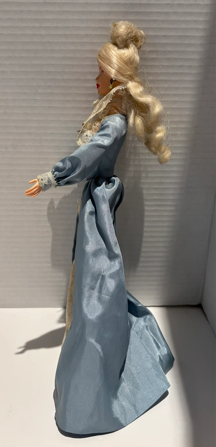 Barbie Vintage 2002 Dolls Of The World Princess Of Danish Court - photo 2
