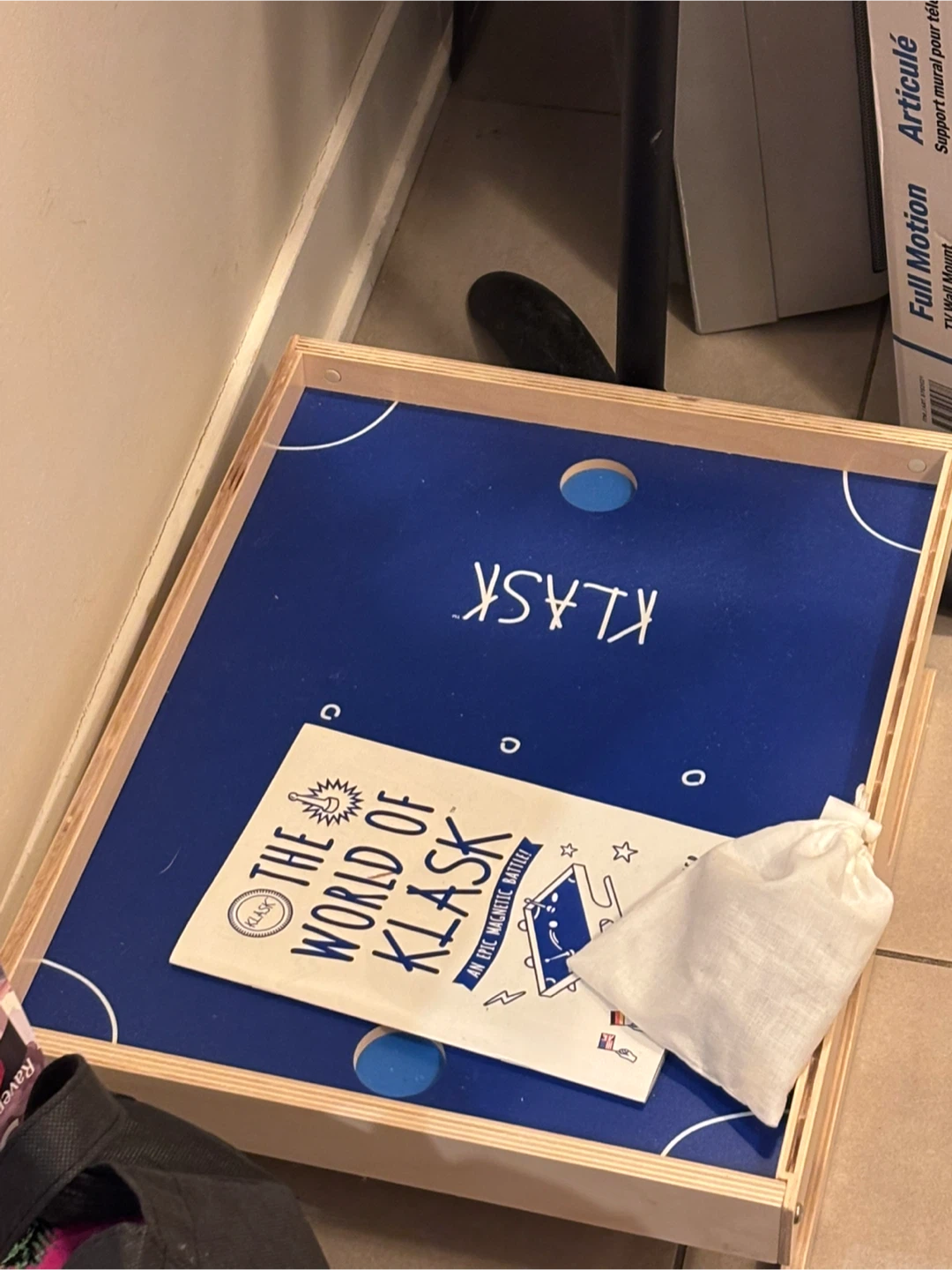 Klask game