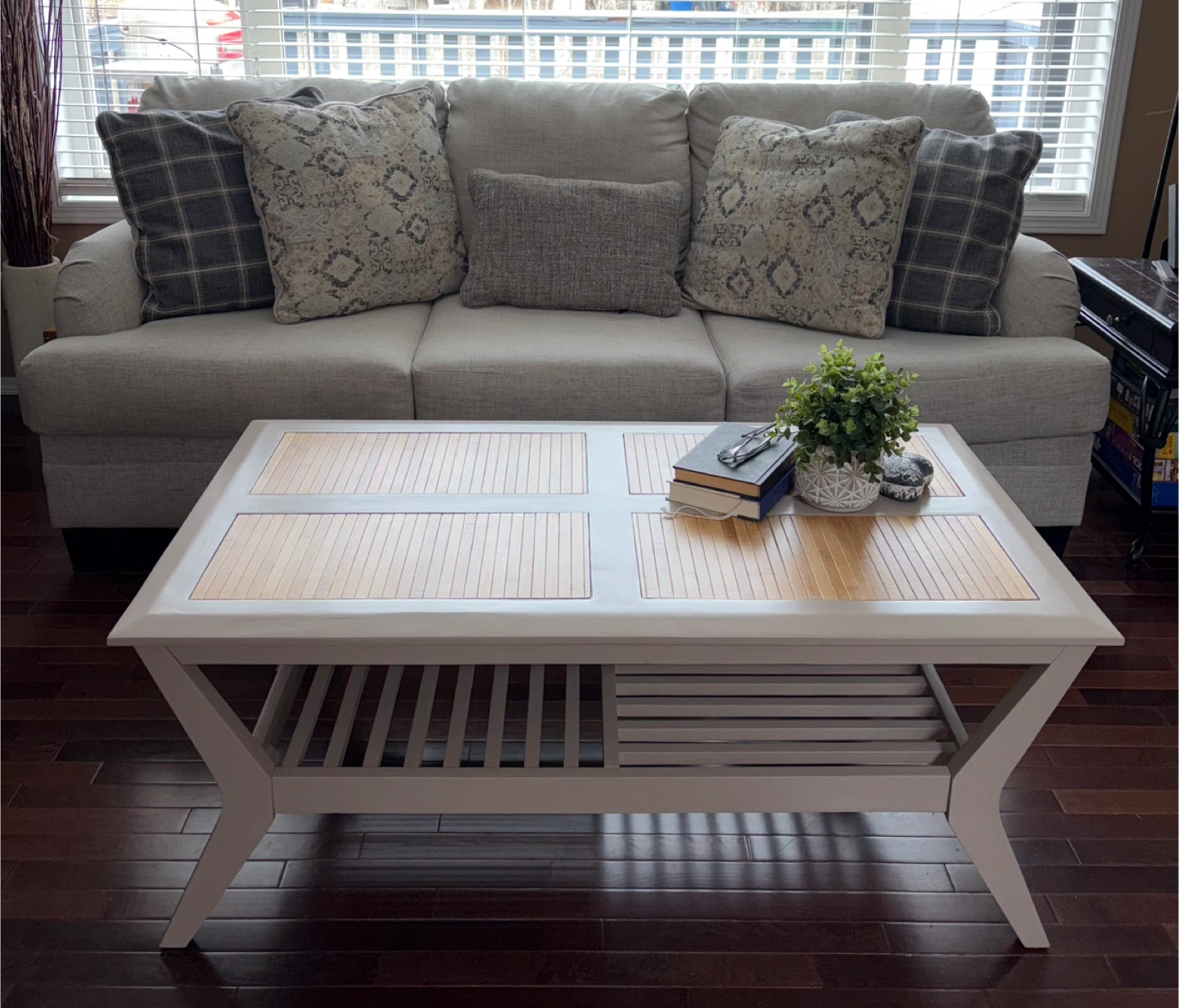 Modern Coffee Table with Bamboo Inlays - photo 2