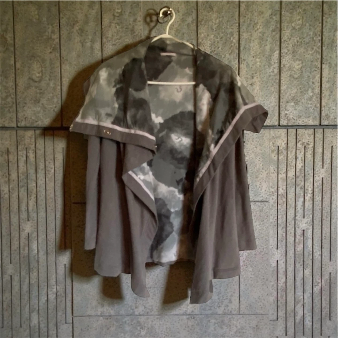 Lululemon Savasana Wrap Grey/Cloud Print - Fits Size 4/6 - photo 3