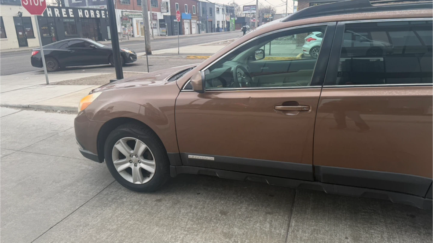 2011 Subaru outback 3.6R - photo 2