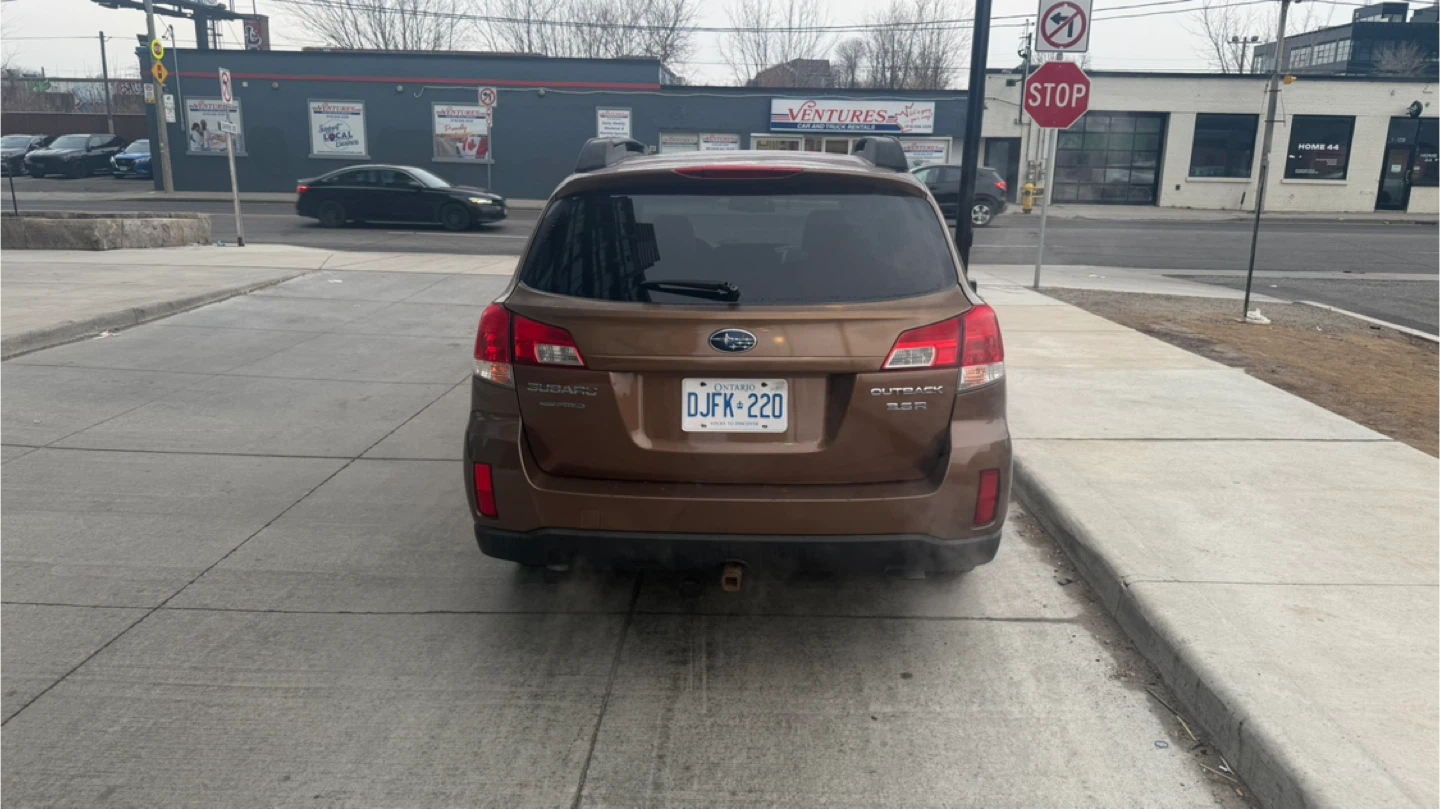 2011 Subaru outback 3.6R - photo 4