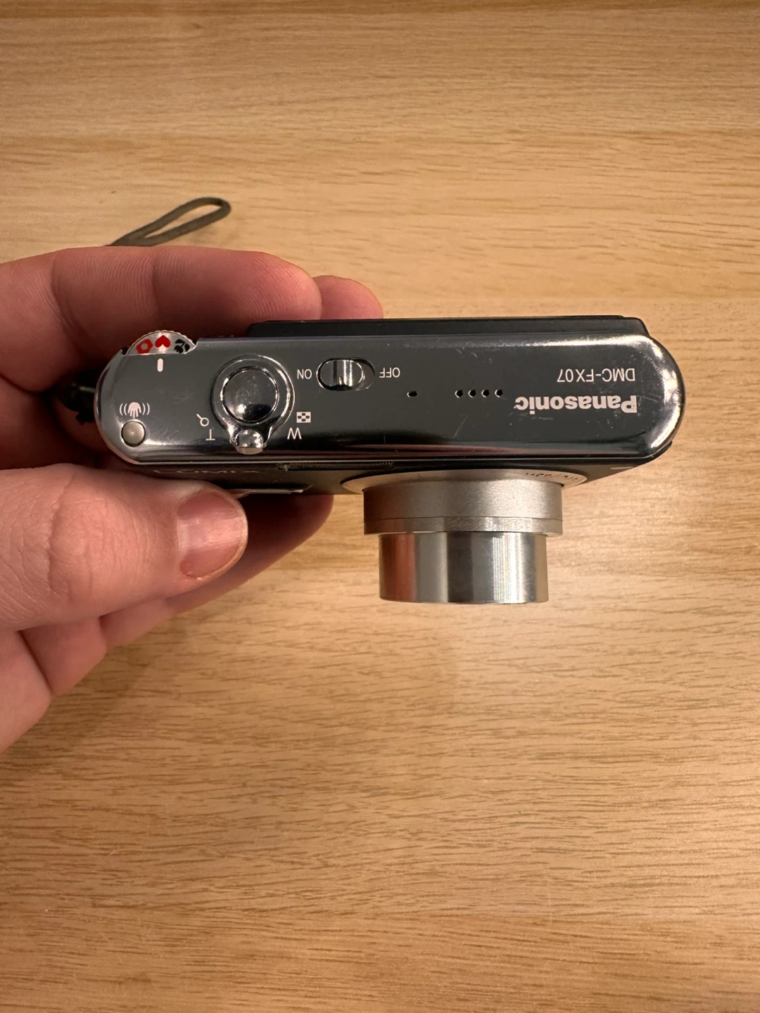 Panasonic Lumix DMC-FX07 Digital Camera with Charger and Case - photo 5