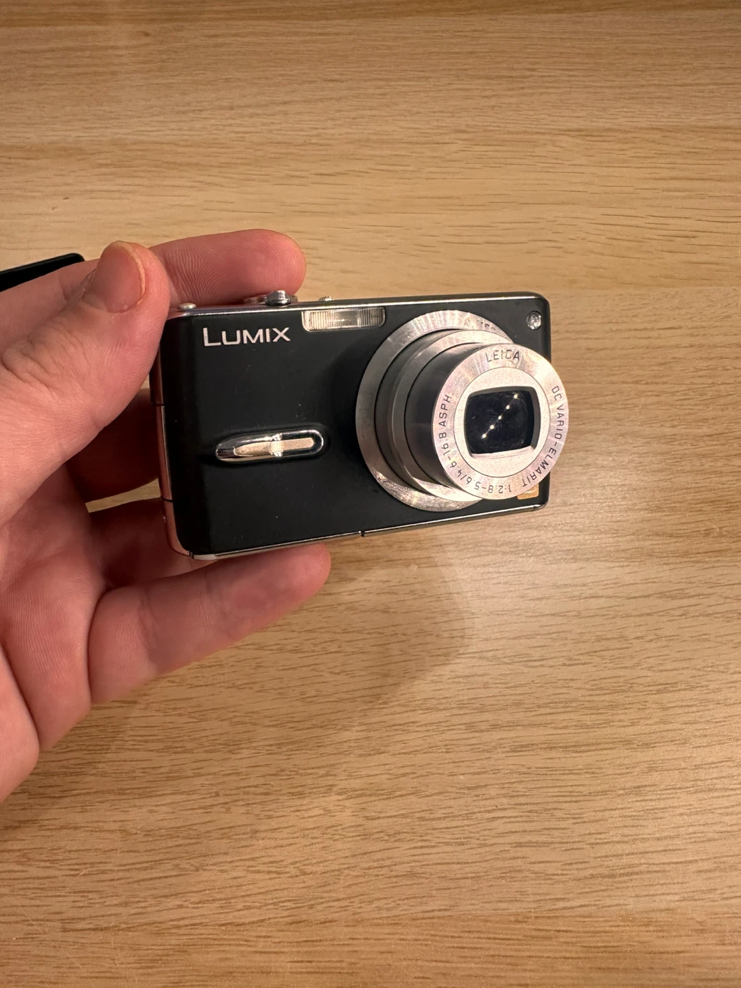 Panasonic Lumix DMC-FX07 Digital Camera with Charger and Case - photo 4