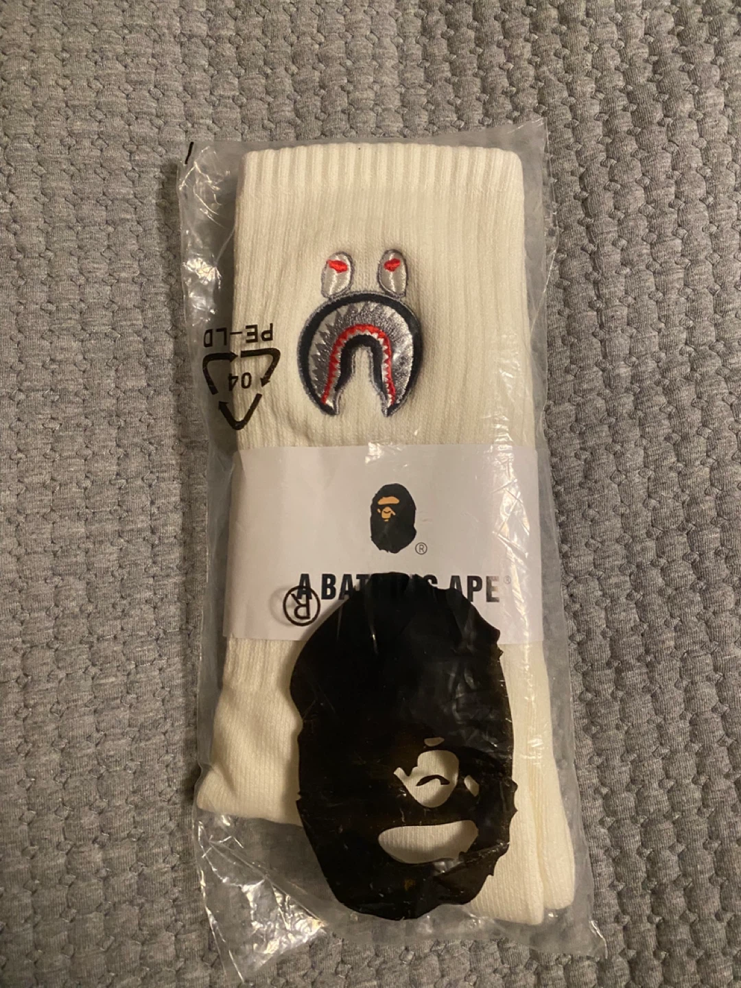 Brand New A Bathing Ape/BAPE White Shark Logo Crew Socks - photo 4