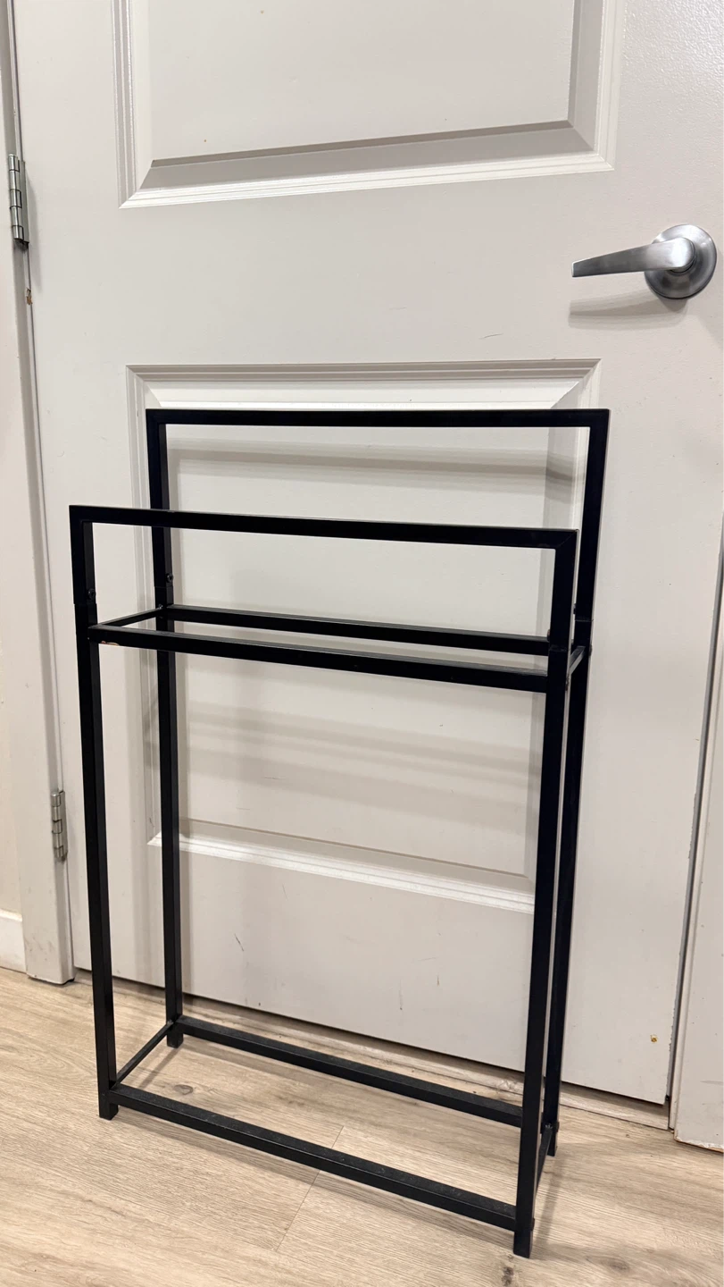 Black Metal Towel Rack Stand
