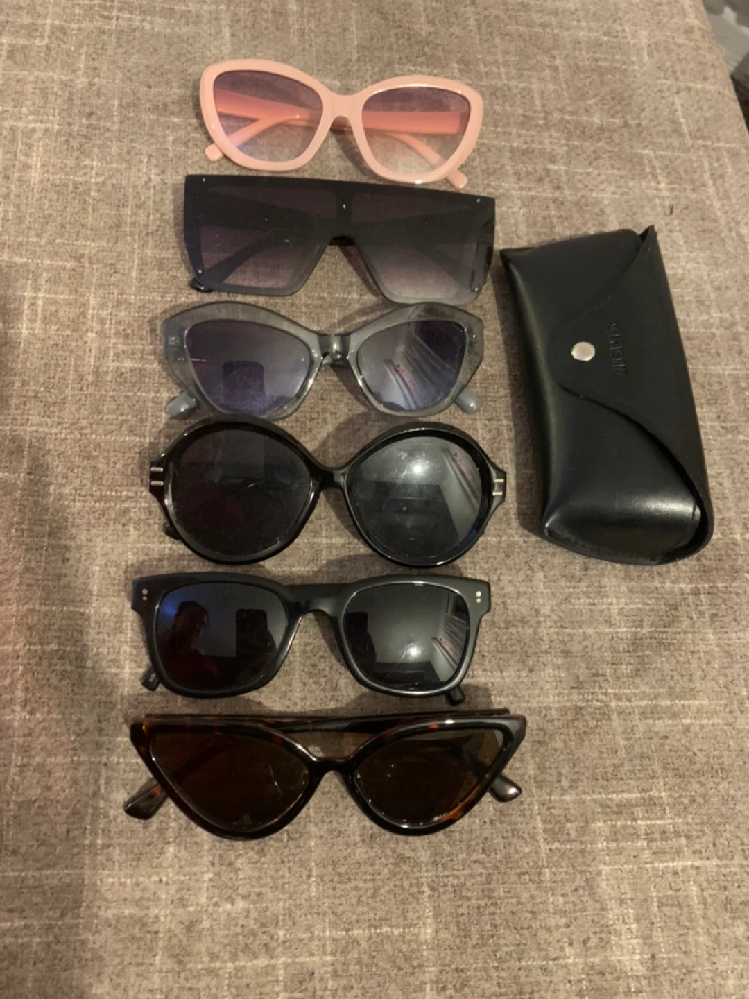 Bundle of 6 Pairs of Sunglasses