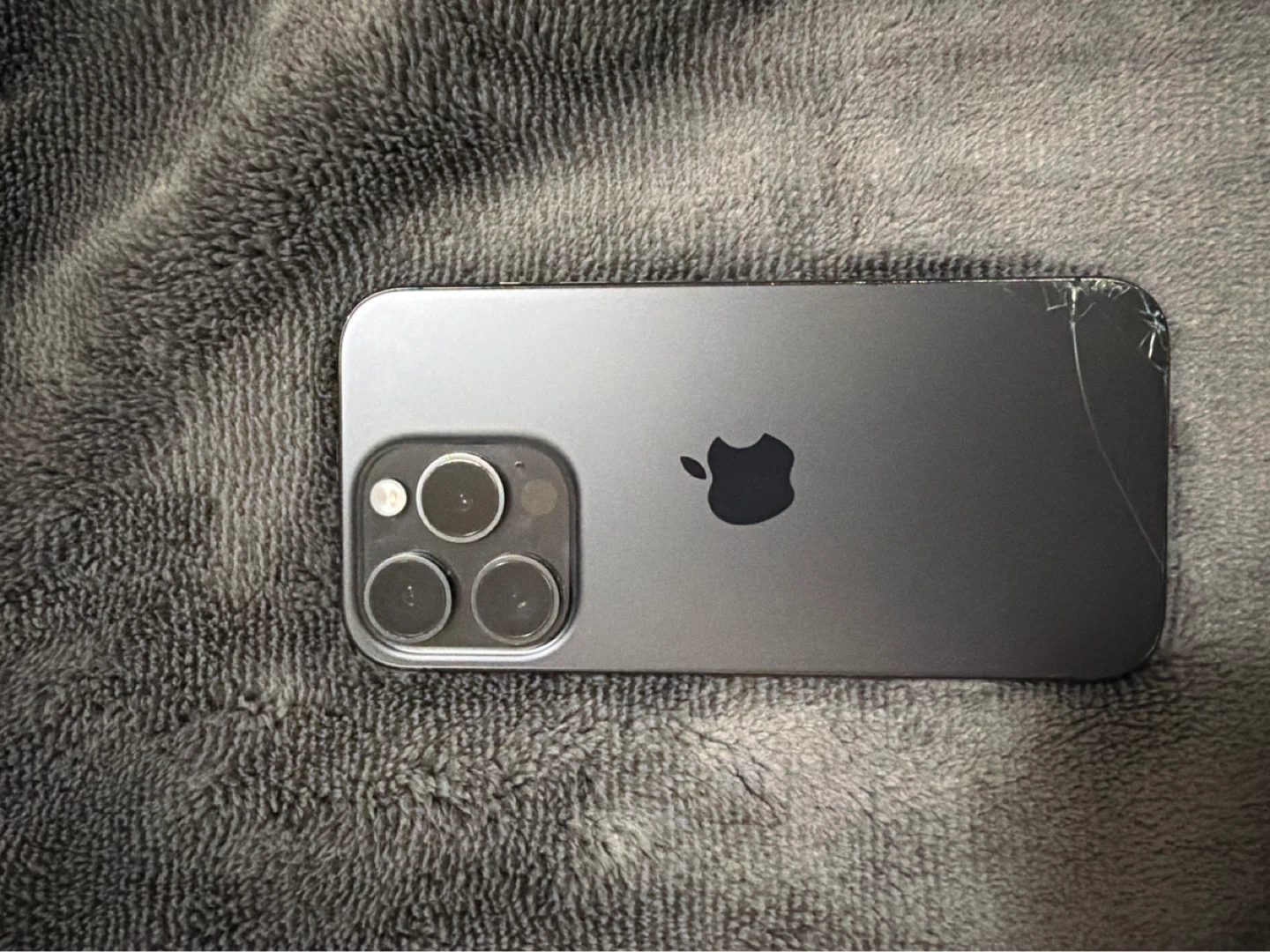 iPhone 15 Pro 128GB – Fully Functional (Back Glass Crack)