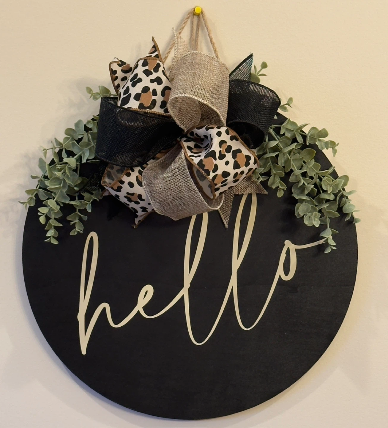 Round Welcome Door Hanger with Bow