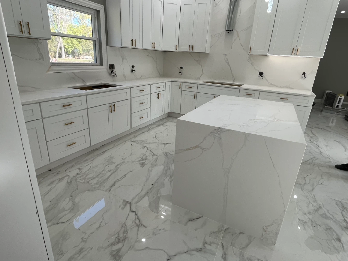 Calcatta Eclipse Quartz Slab AVCE930 - photo 4