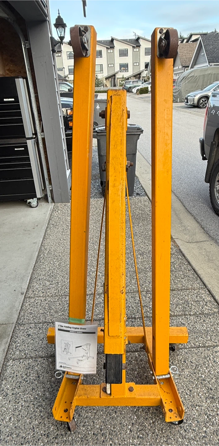 “Performance Tool” 2 Ton Folding Engine Crane