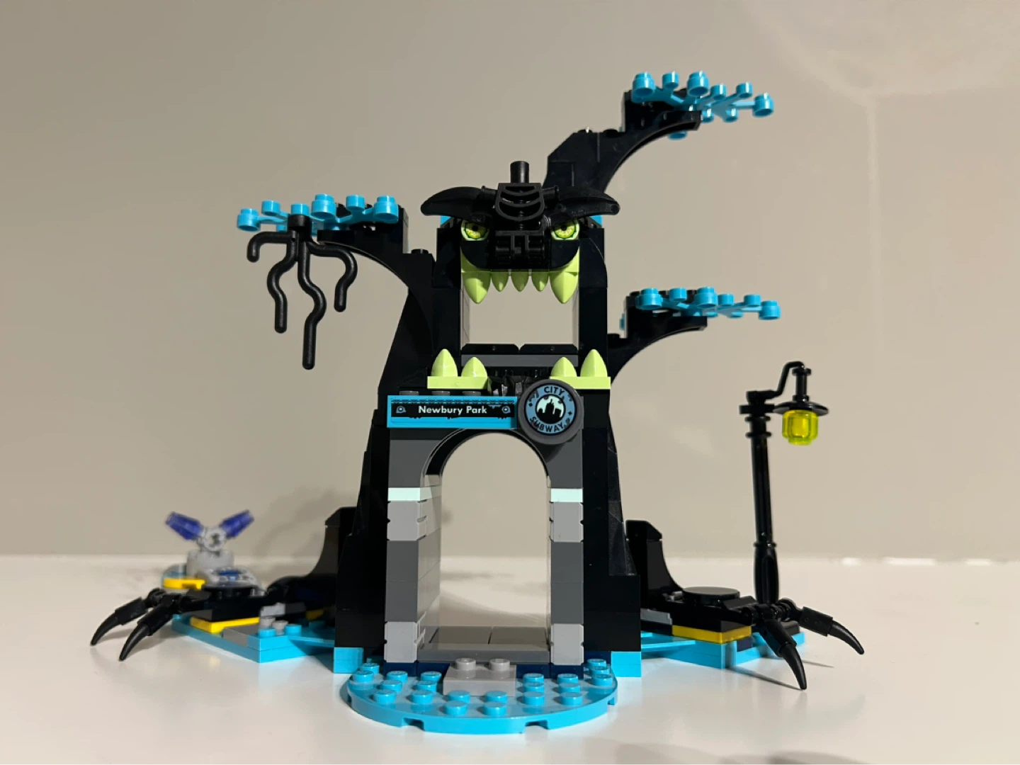 Lego Hidden Side Welcome to the Hidden Side Set 70427 - photo 4