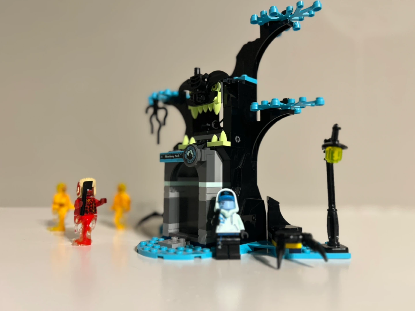 Lego Hidden Side Welcome to the Hidden Side Set 70427