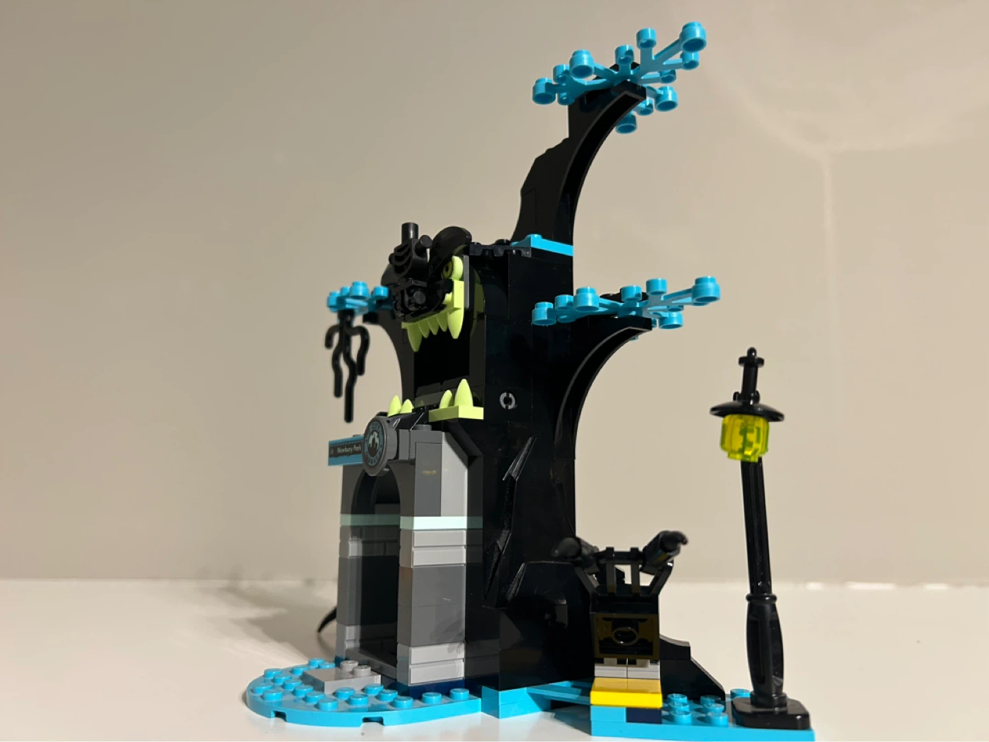 Lego Hidden Side Welcome to the Hidden Side Set 70427 - photo 5