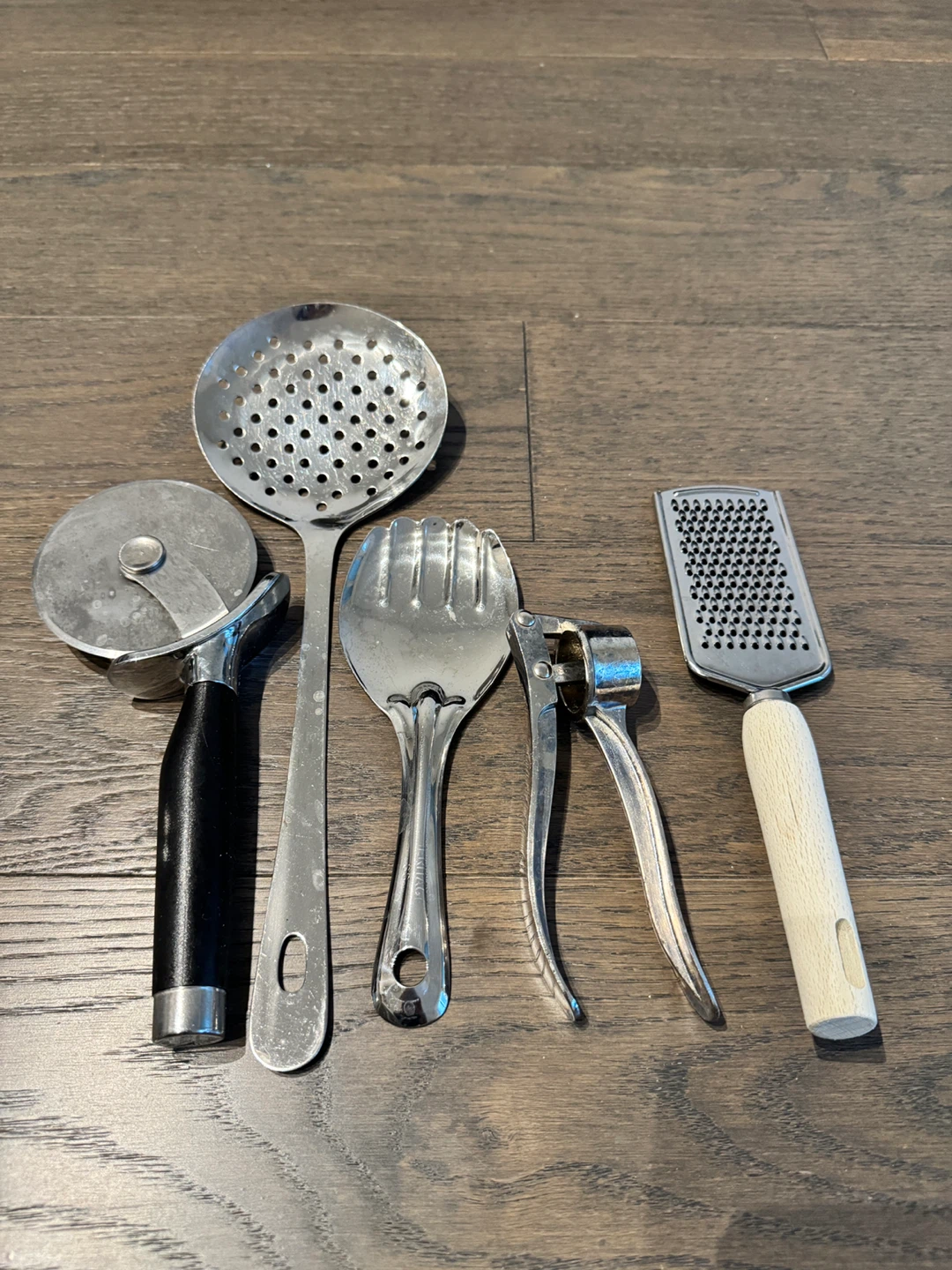 Kitchen Utensil Set - Pizza Cutter, Grater, Garlic Press & More