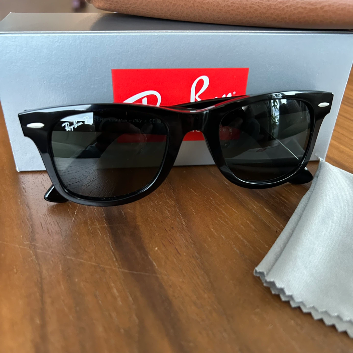 Ray-Ban Polarised Wayfarer RB4340 Sunglasses - photo 2