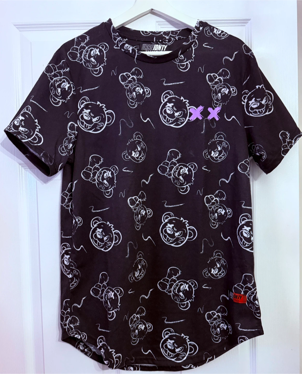 URBNIDNTY Graphic T-Shirt Small