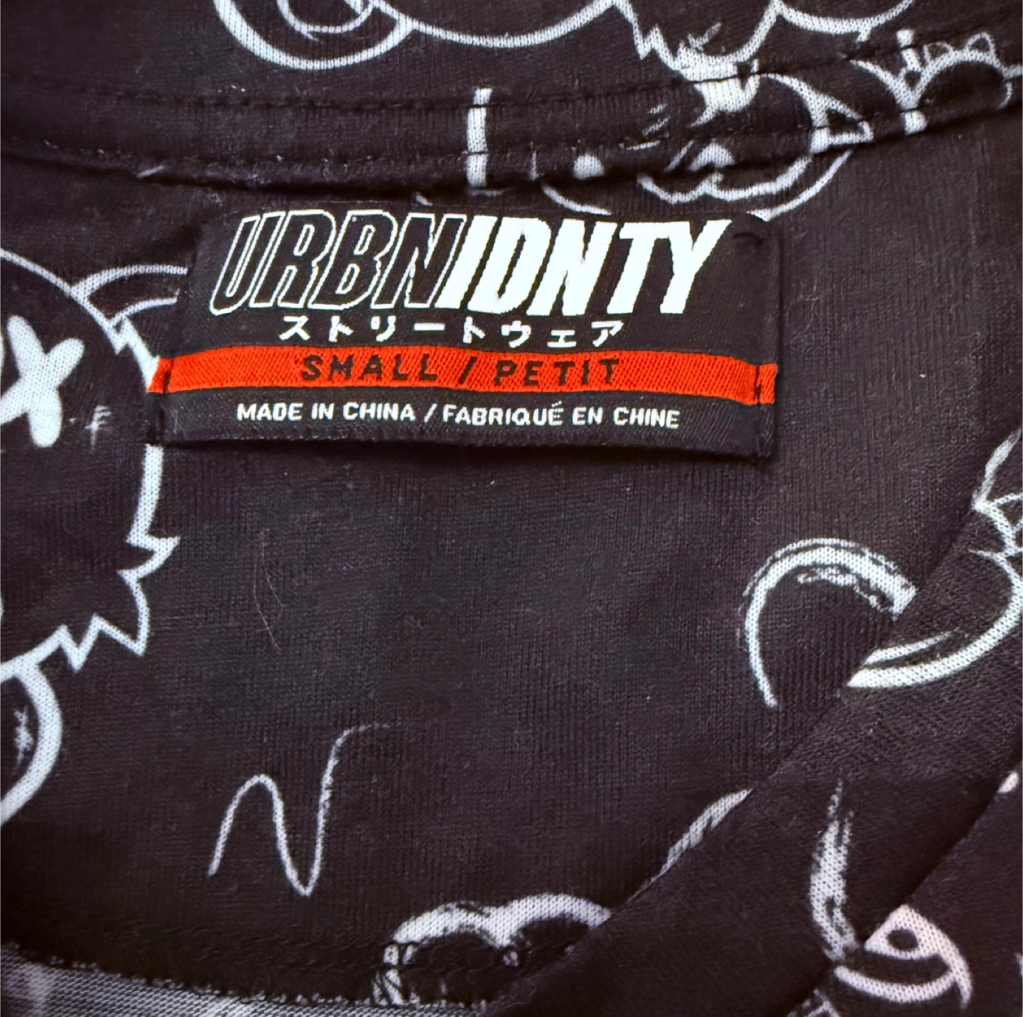 URBNIDNTY Graphic T-Shirt Small - photo 3