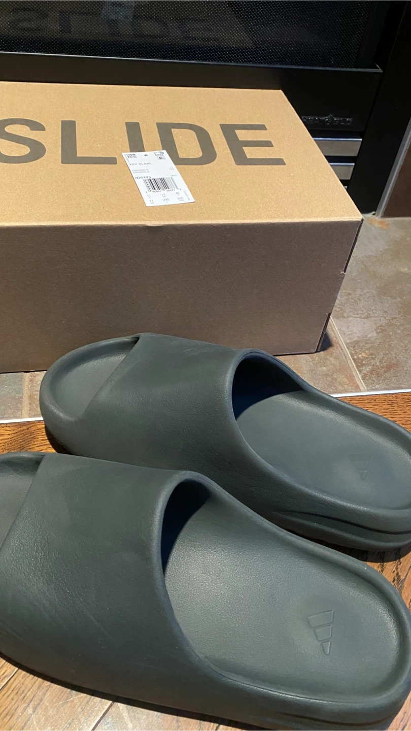 Adidas Yeezy Slide Dark Grey Size 11 - photo 2