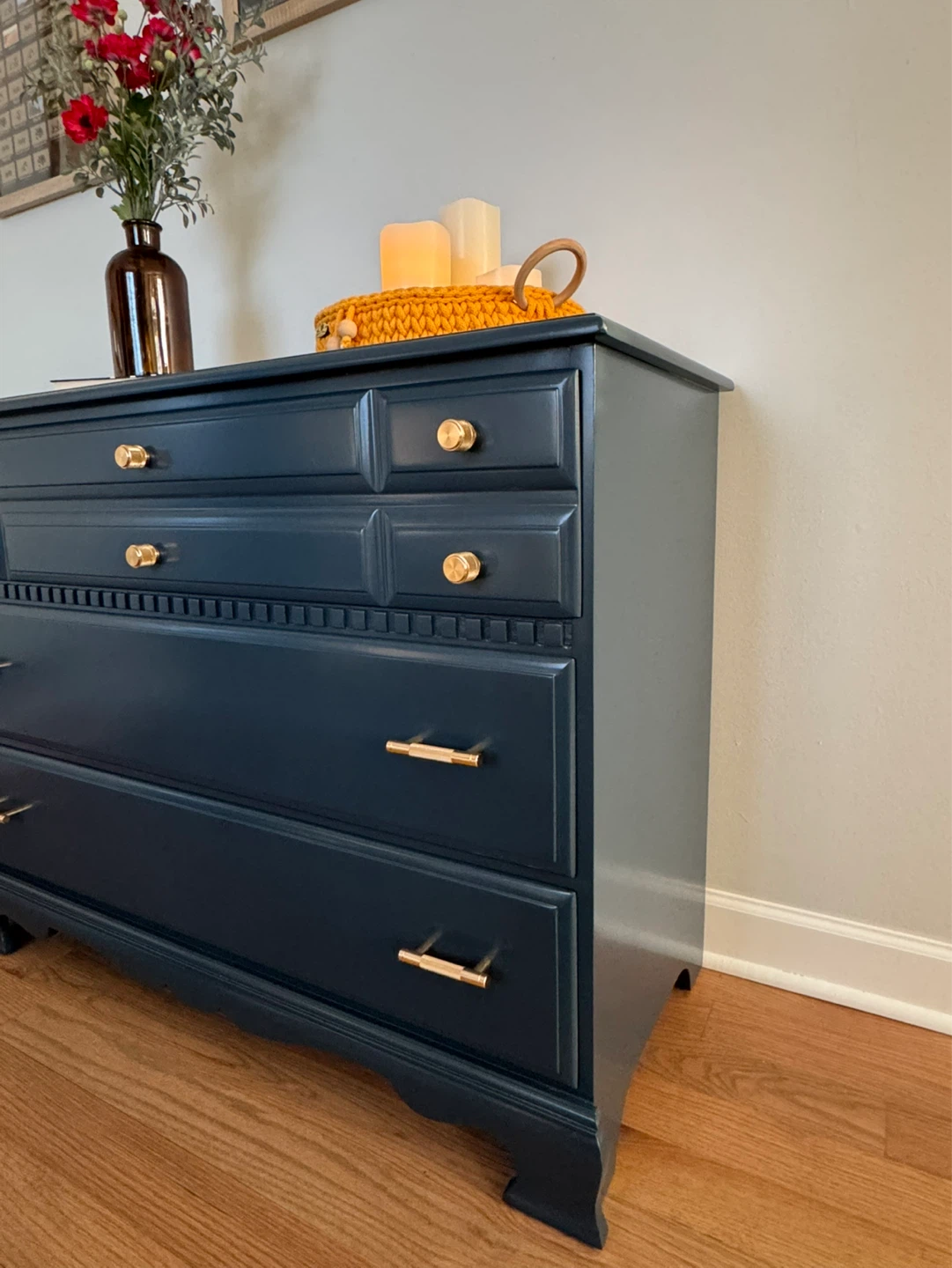 Solid Wood Vintage Dresser – Classic Colonial Style - photo 4